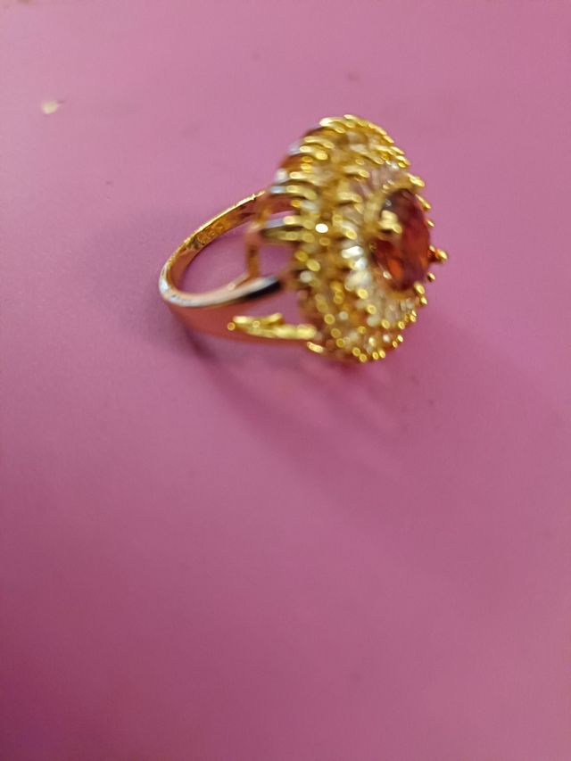 Anillo de circonitas y granate