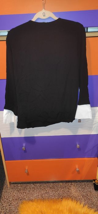Blusa negra con puños blancos XL