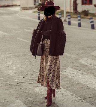 Falda serpiente de Zara.