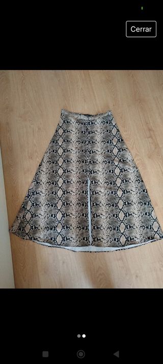 Falda serpiente de Zara.