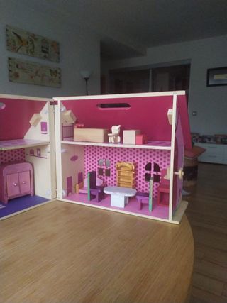 Casa de madera de juguete