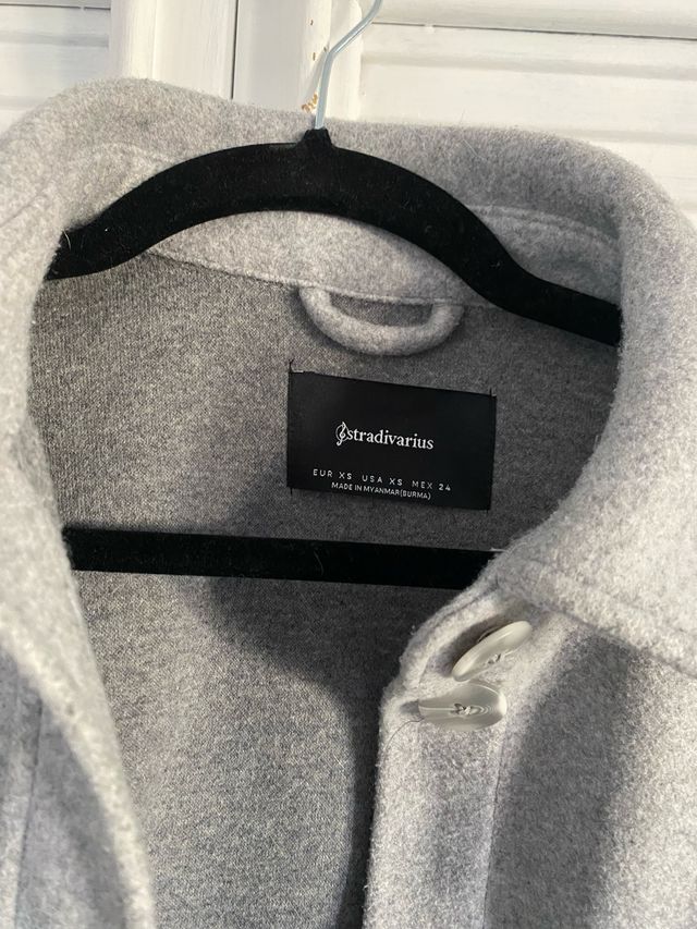 Sobrecamisa gris Stradivarius talla XS