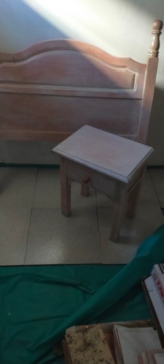 Cabecero de cama ,espejo y mesita de noc