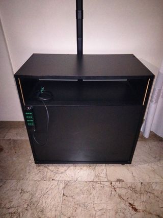 Mobiletto porta TV con rotelle