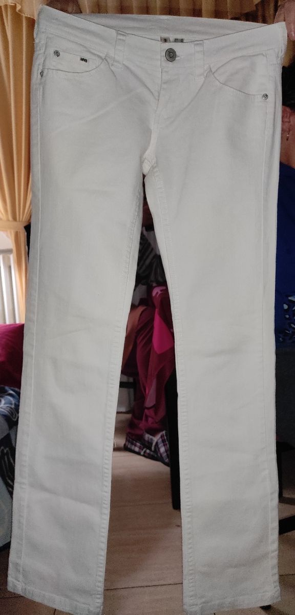 Calças compridas brancas para mulher