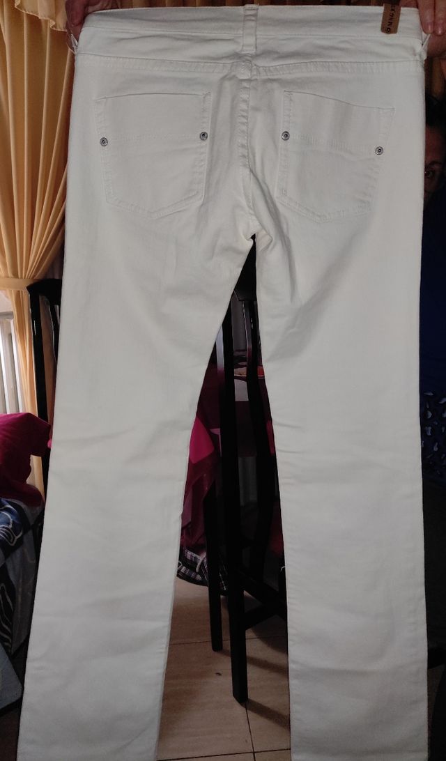 Calças compridas brancas para mulher