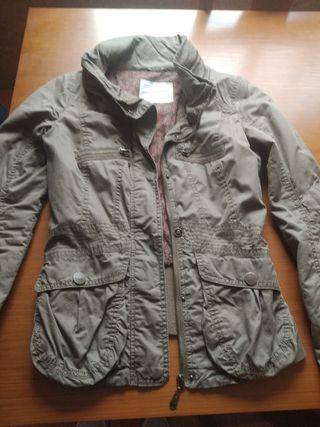 Chaqueta con bolsillos verde militar 