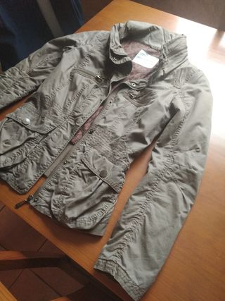 Chaqueta con bolsillos verde militar 