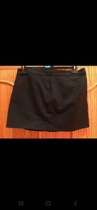 Falda corta negra Stradivarius