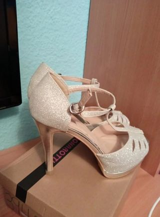 Tacones de fiesta plateados