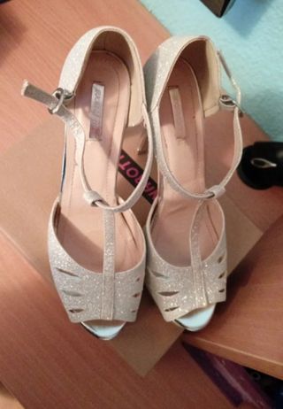 Tacones de fiesta plateados