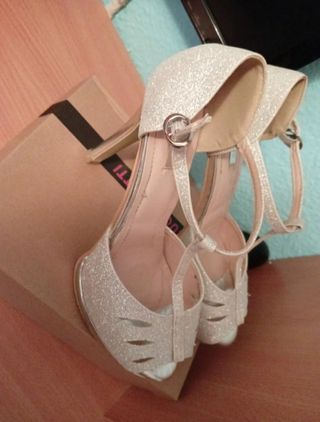 Tacones de fiesta plateados