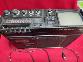 Radio casette con TV. Funciona