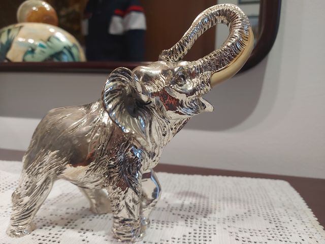 Statuina elefante in argento laminato