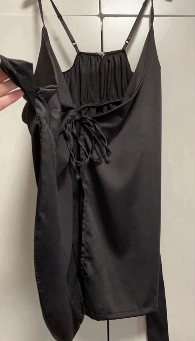 vestito nero con doppio fiocco