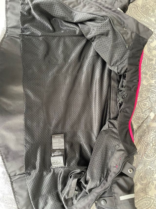 Chaqueta y casco para moto