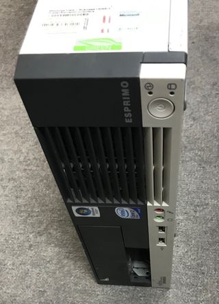 Ordenador Fujitsu antiguo