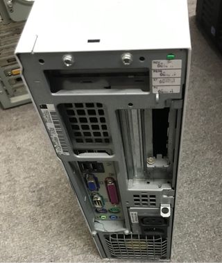 Ordenador Fujitsu antiguo