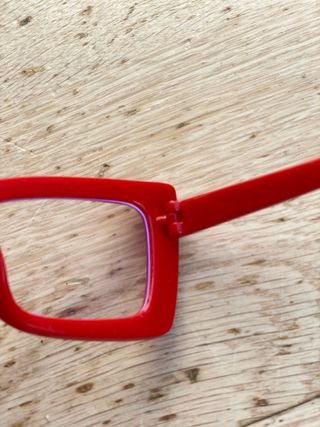 Marco de gafas rojo verano
