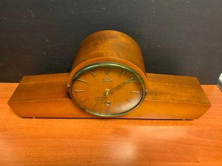 Reloj de sobremesa de madera
