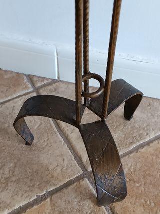 PIE ANTIGUO HIERRO FORJA