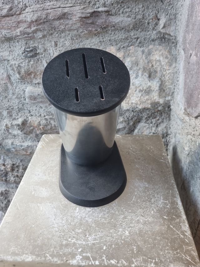 Porta cuchillos.altura 24 cm,base 20x13