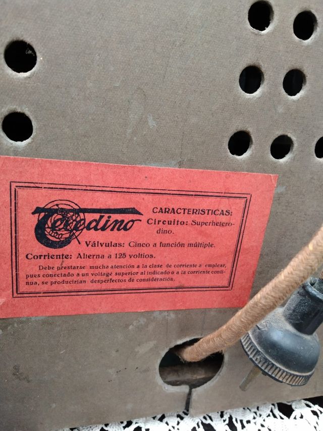 RÁDIO MUITO ANTIGO (COMO NOVO)