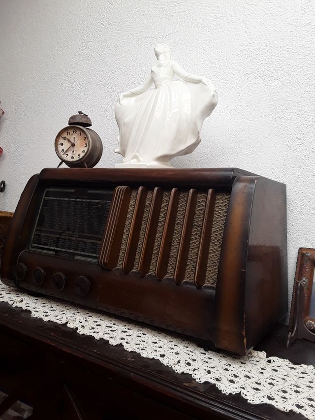 RÁDIO MUITO ANTIGO (COMO NOVO)