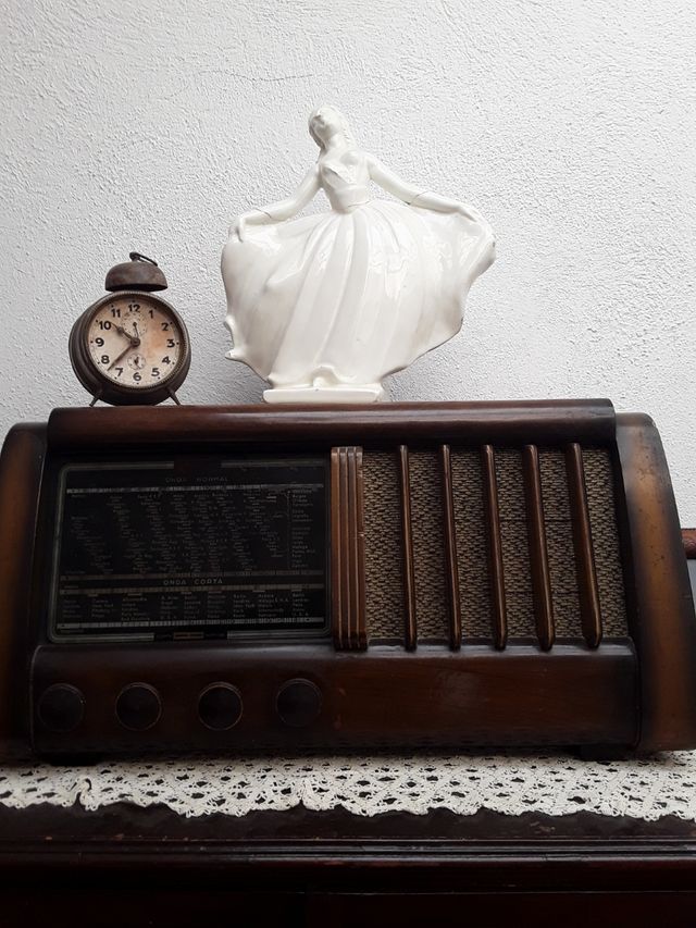 RÁDIO MUITO ANTIGO (COMO NOVO)