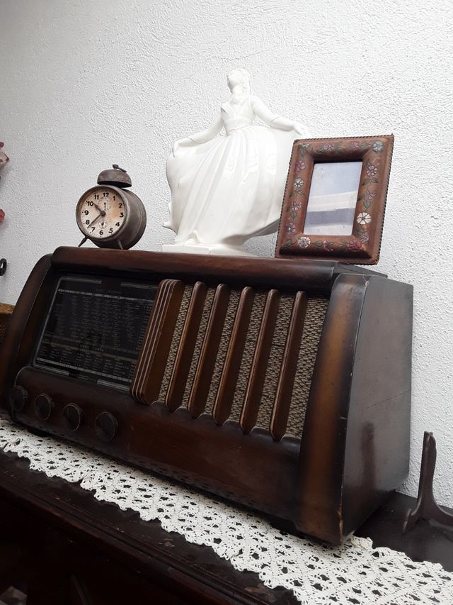 RÁDIO MUITO ANTIGO (COMO NOVO)