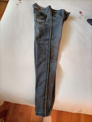 Pantalón vaquero negro chica