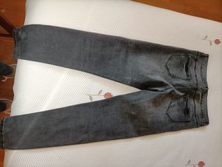 Pantalón vaquero negro chica