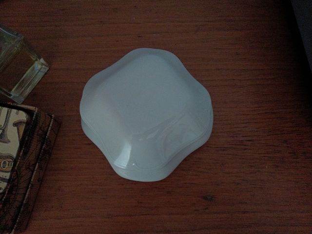 Capsa porcellana blanca