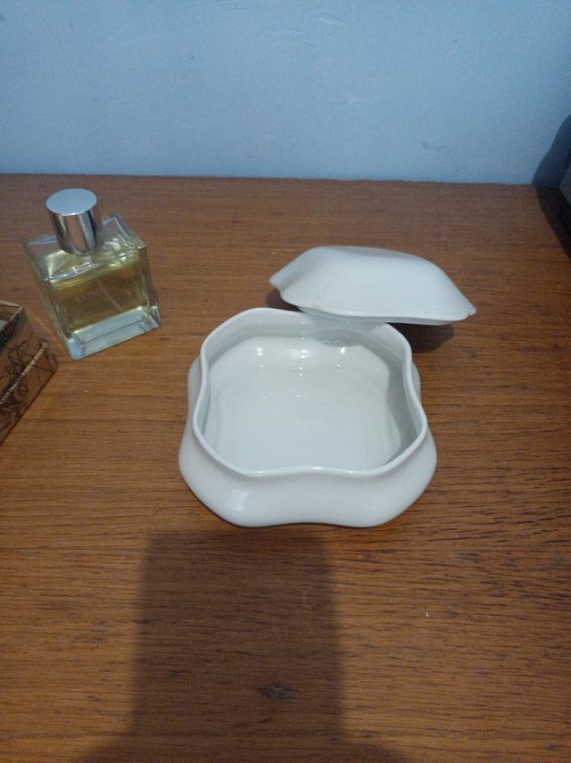 Capsa porcellana blanca