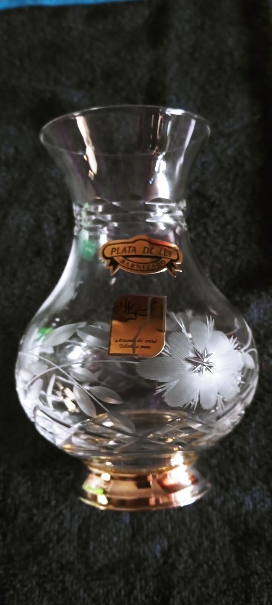 Jarrón de Cristal tallado plata de LEY.