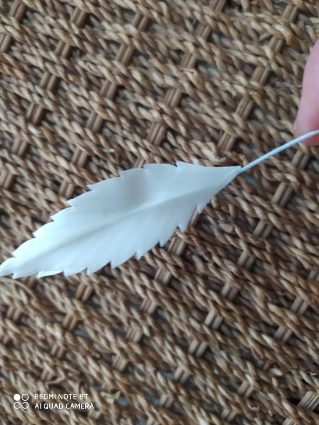 Hojas de raso para tocados