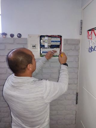 ELECTRICISTA y telecomunicaciones