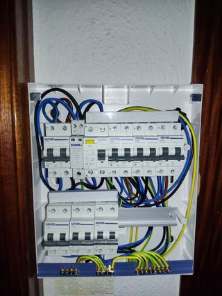 ELECTRICISTA y telecomunicaciones