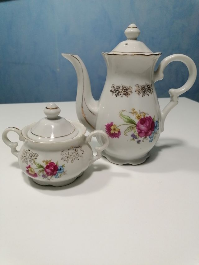 Antiche caffetteria e zuccheriera in porcellana