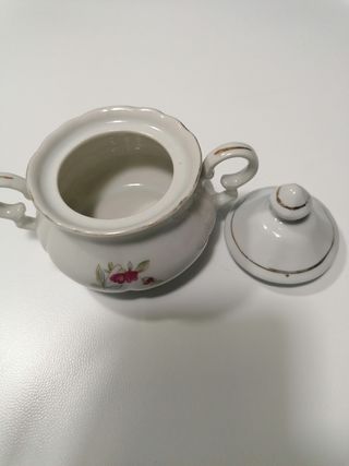 Antiche caffetteria e zuccheriera in porcellana 