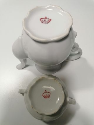 Antiche caffetteria e zuccheriera in porcellana 
