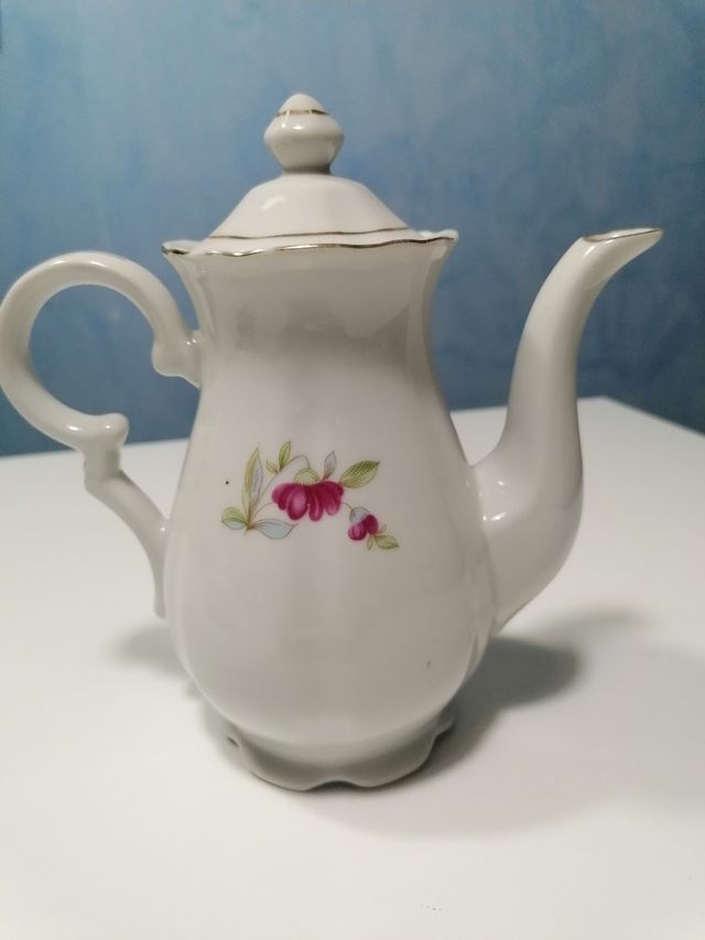 Antiche caffetteria e zuccheriera in porcellana