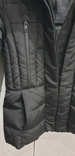 Abrigo negro plumas Zara