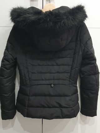 Abrigo negro plumas Zara