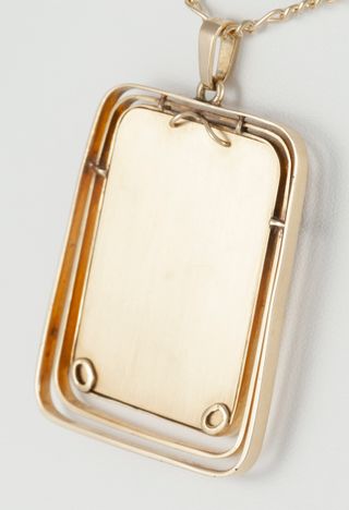 Colgante antiguo oro amarillo 18k y porcelana