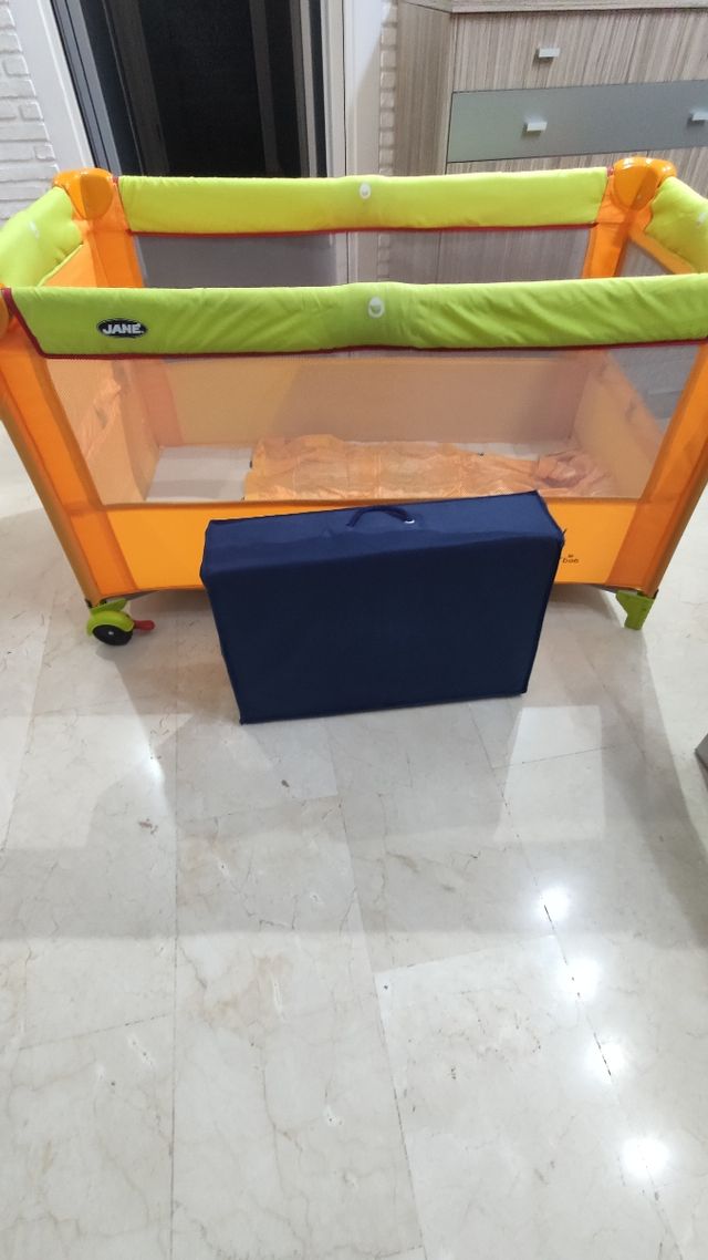 Culla da viaggio pieghevole a 2 altezze + materasso