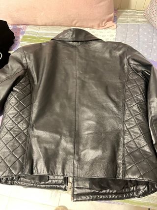 Cazadora cuero negro estilo motera