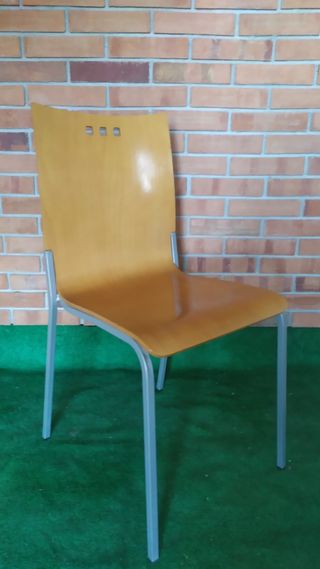 mesa comedor  CON 4 SILLAS 