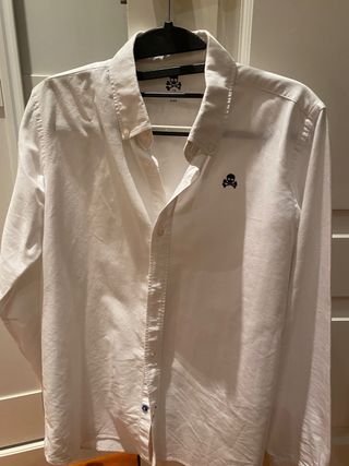 camisa blanca scalpers