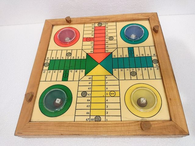 JUGUETE ANTIGUO PARCHIS MECÁNICO